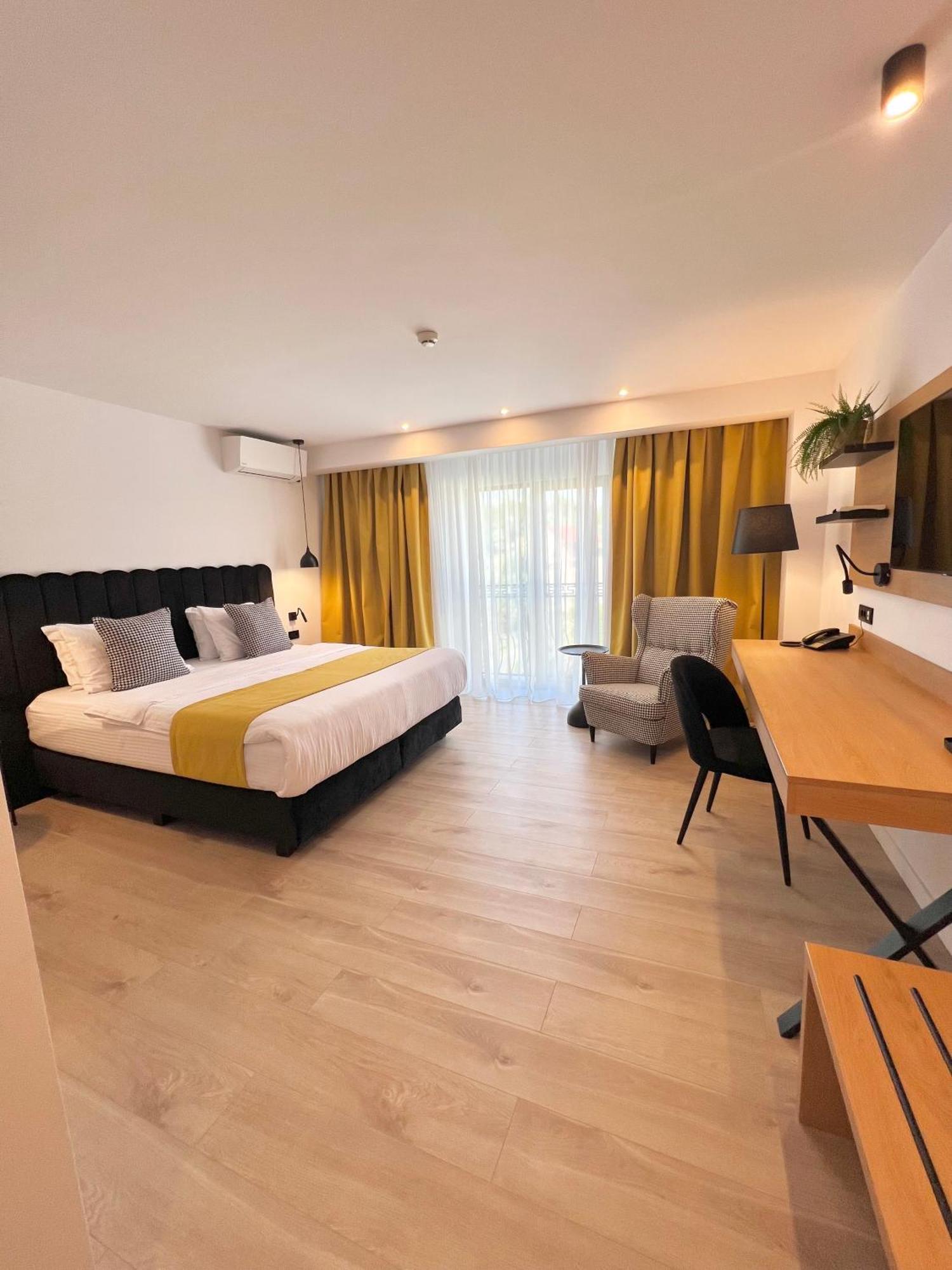 Krystal Boutique Mansion Hotel ฮูเนโดอารา ภายนอก รูปภาพ