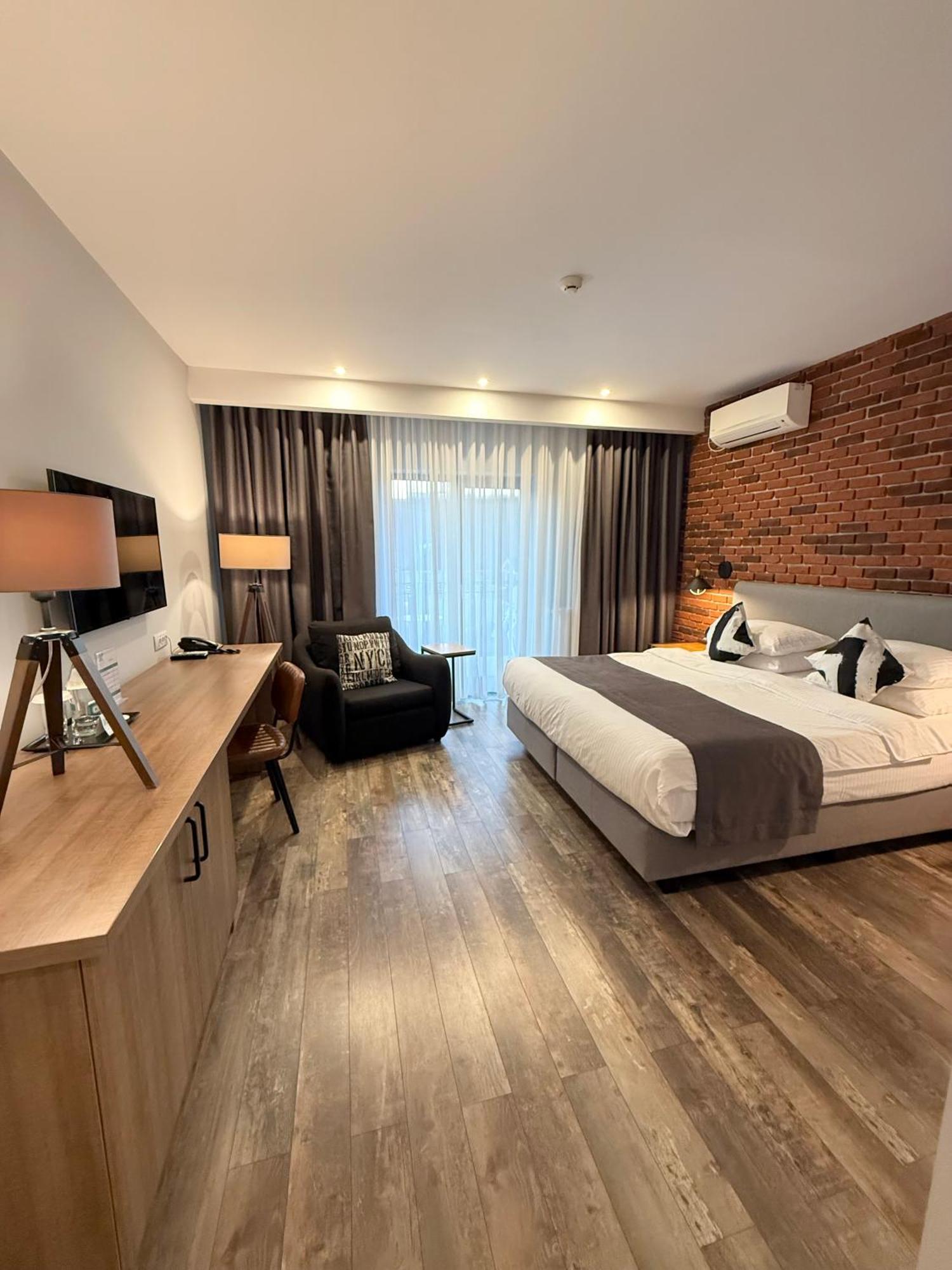 Krystal Boutique Mansion Hotel ฮูเนโดอารา ภายนอก รูปภาพ