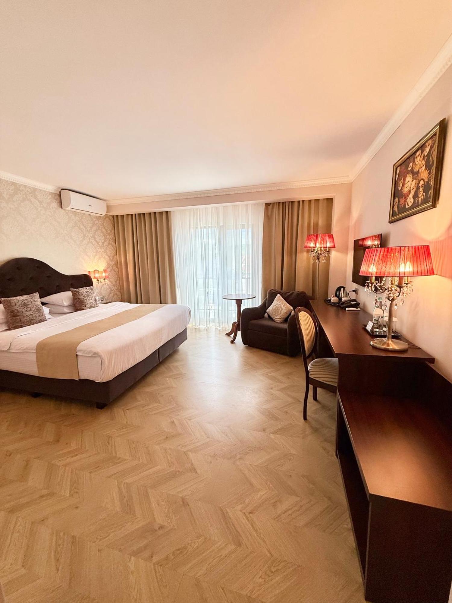 Krystal Boutique Mansion Hotel ฮูเนโดอารา ภายนอก รูปภาพ