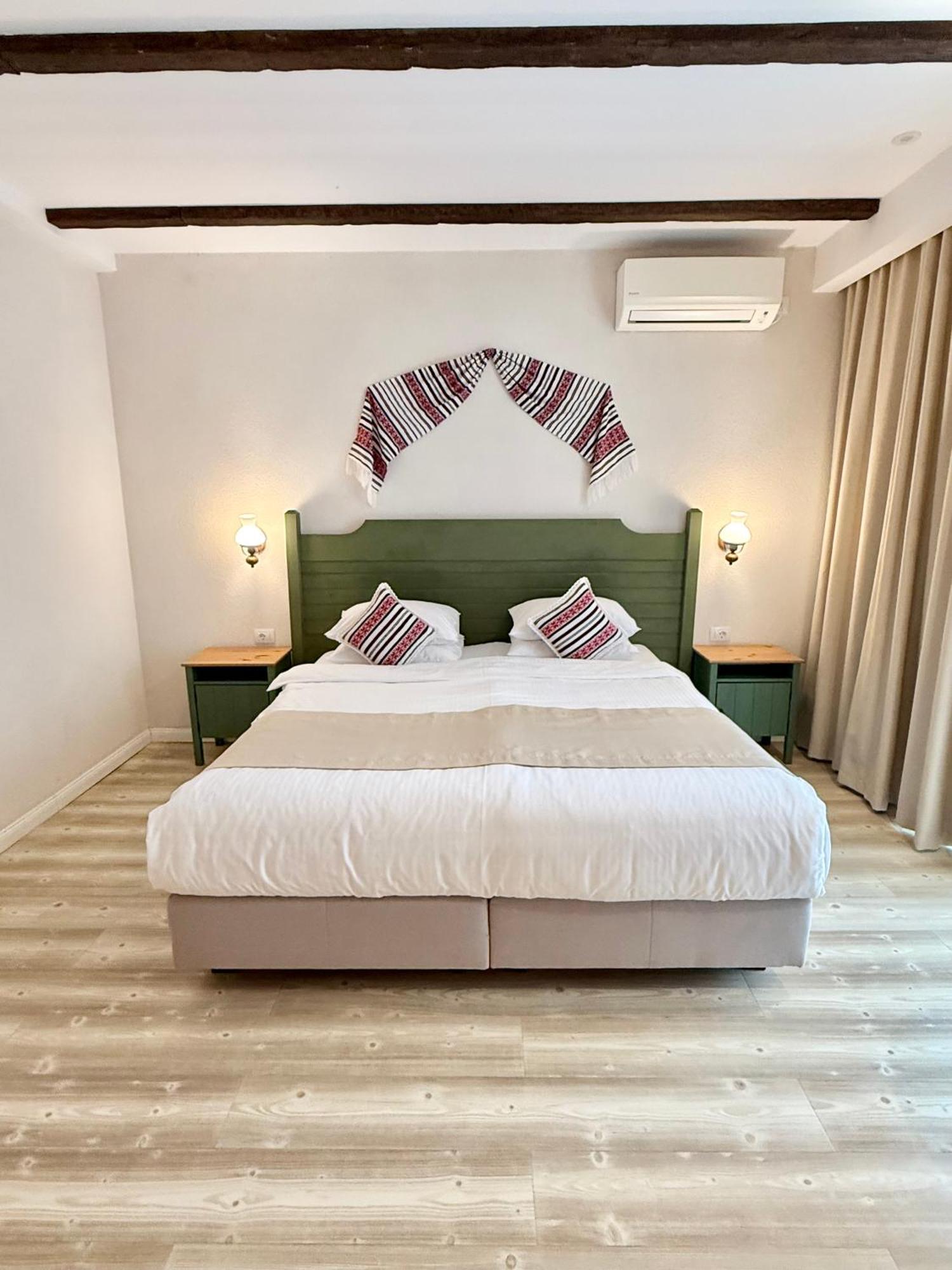 Krystal Boutique Mansion Hotel ฮูเนโดอารา ภายนอก รูปภาพ